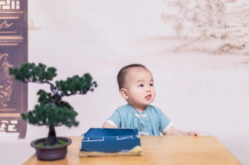 永城怀孕肚子中间凹两边凸